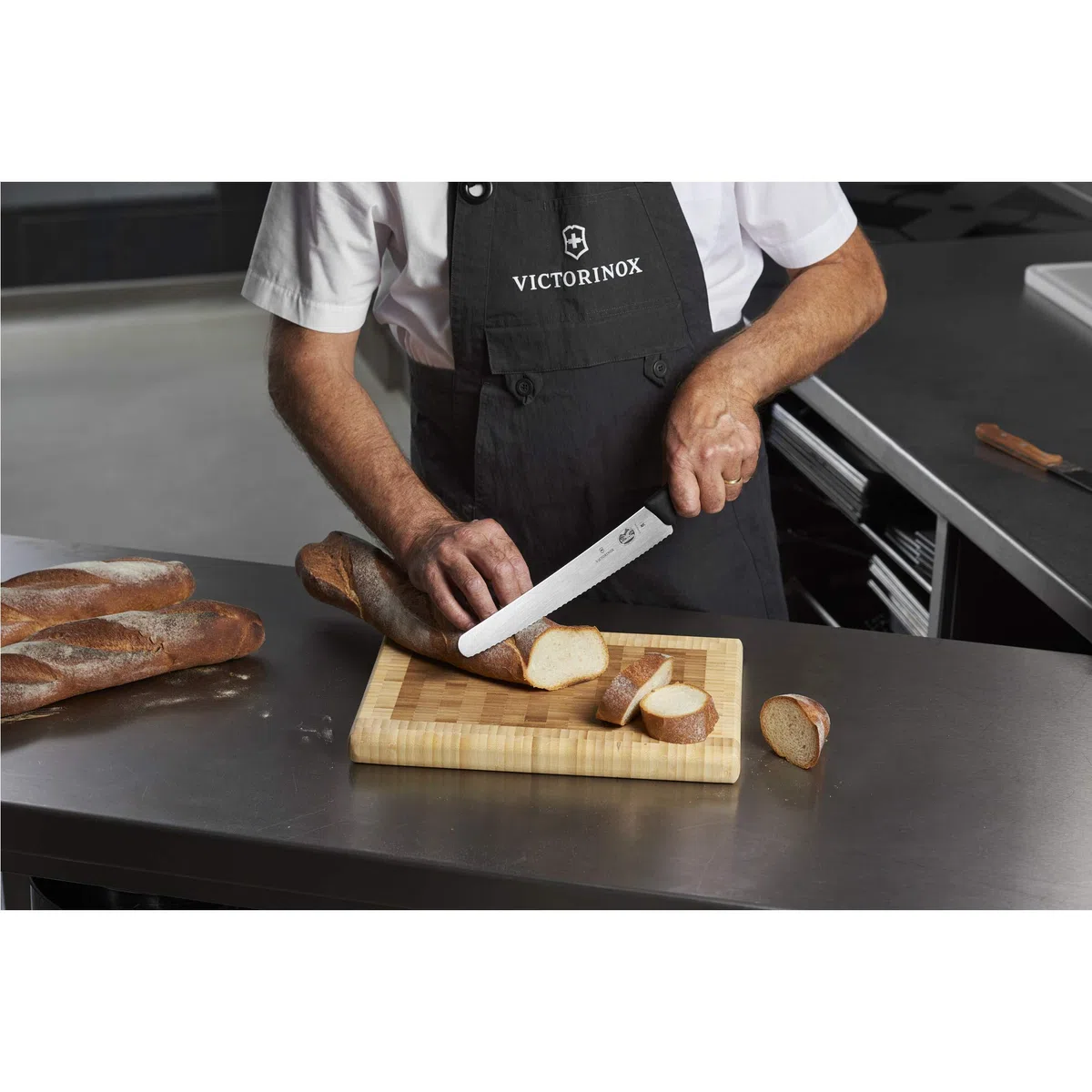 Victorinox V-5.29 33.26 Säge mit Wellenschliff, Edelstahl, schwarz