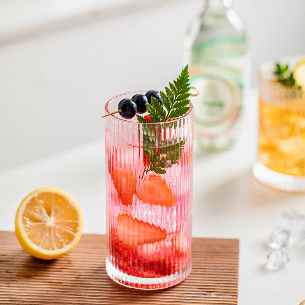 INSETLAN 370ml Geriffelte Longdrinkgläser 6er Set Wassergläser Trinkgläser| Ideal für Whisky, Bier, Säfte, Eiskaffee & Cocktails | Spülmaschinenfest | Hochwertige Trinkgläser & Cocktailgläser