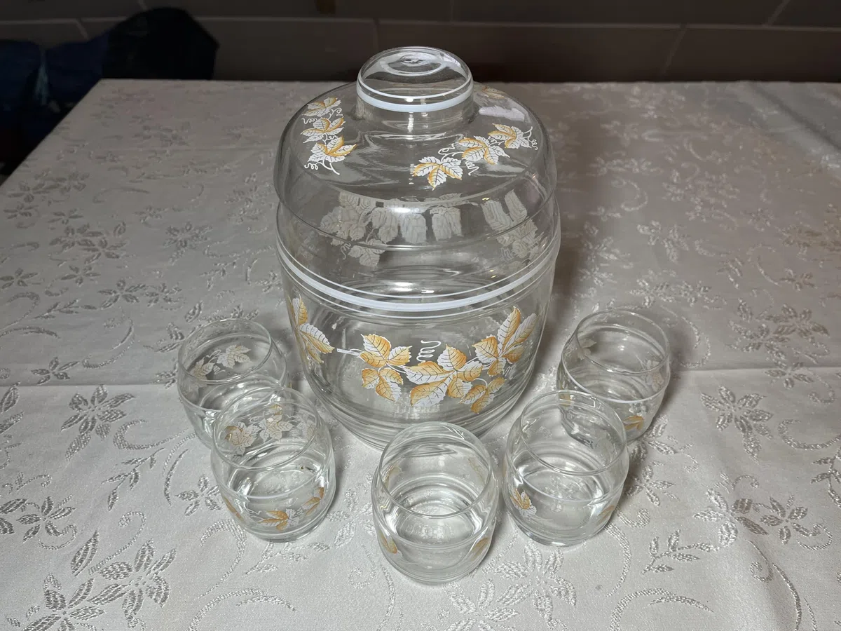 Generisch Vintage Bowle Set mit gelbem Weinblätter Motiven für 5 personen