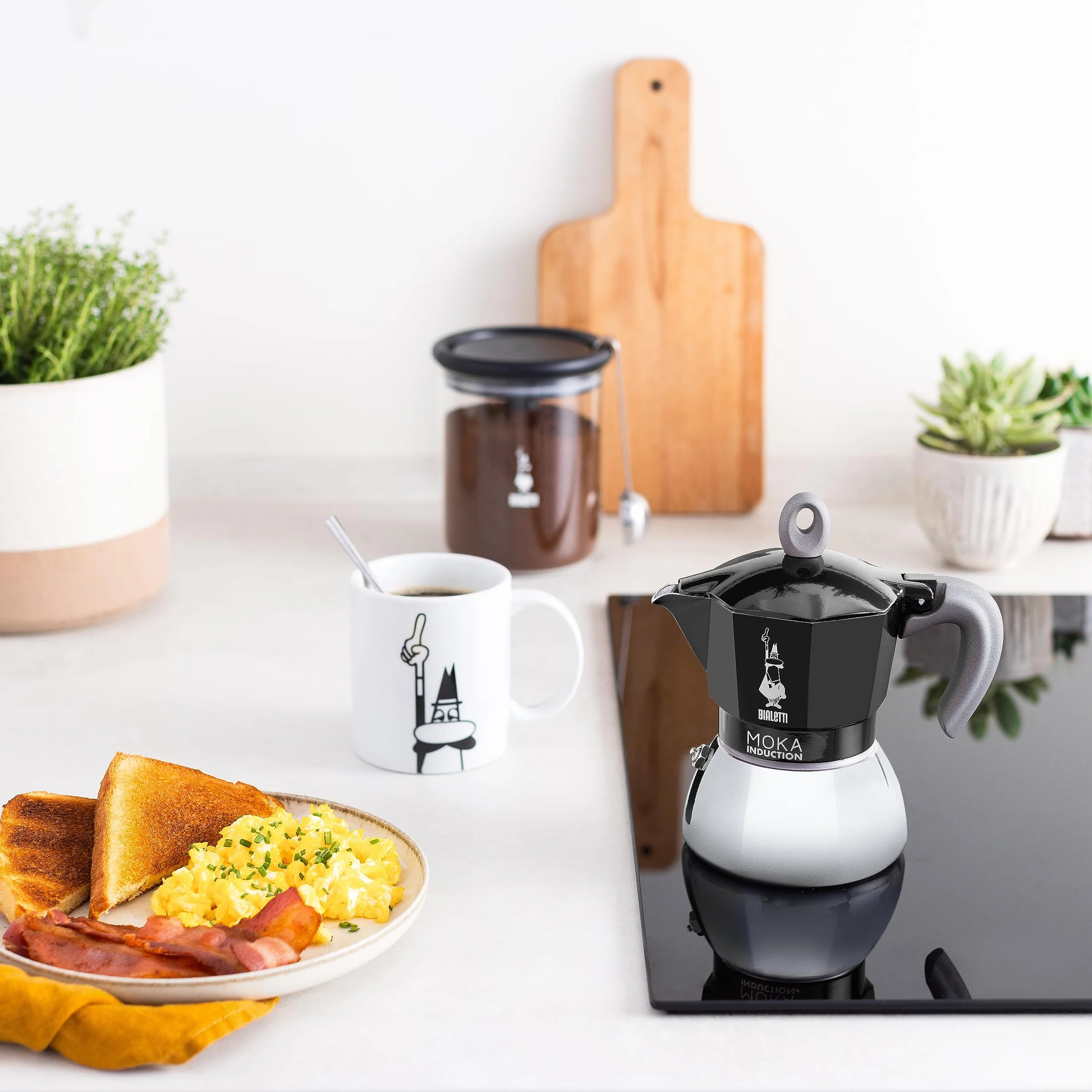 Bialetti - Moka Induction, Moka-Kanne, Geeignet für Alle Herdarten, 4 Tassen Espresso (150ml), Schwarz