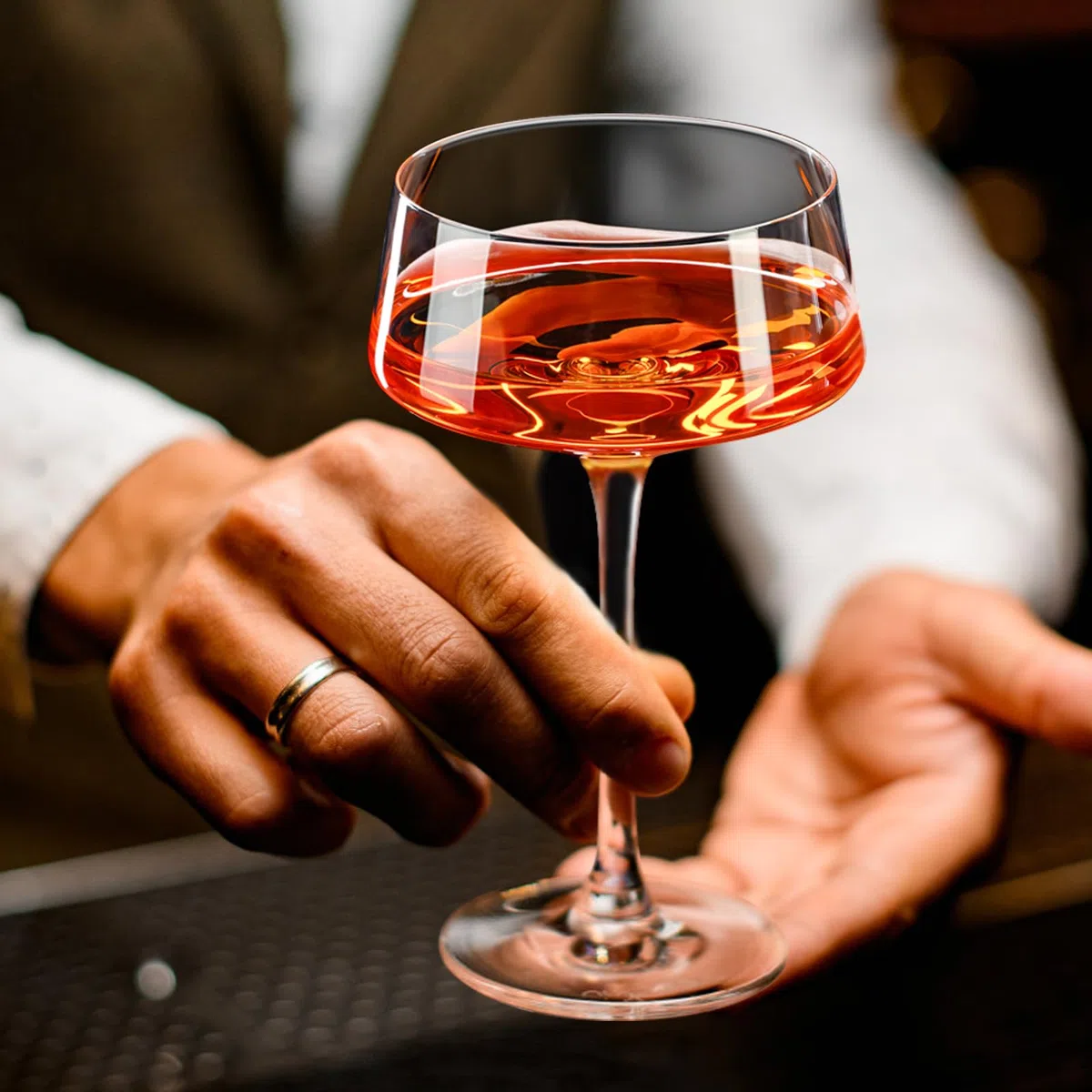 ParaCity Martini Gläser, mundgeblasene Cocktailgläser Set, Kristall Champagner Gläser, perfekt für Cocktails, Martinis, Margaritas, Partys, Catering-Boxen und Geschenke (8 oz/240 ml) (4)