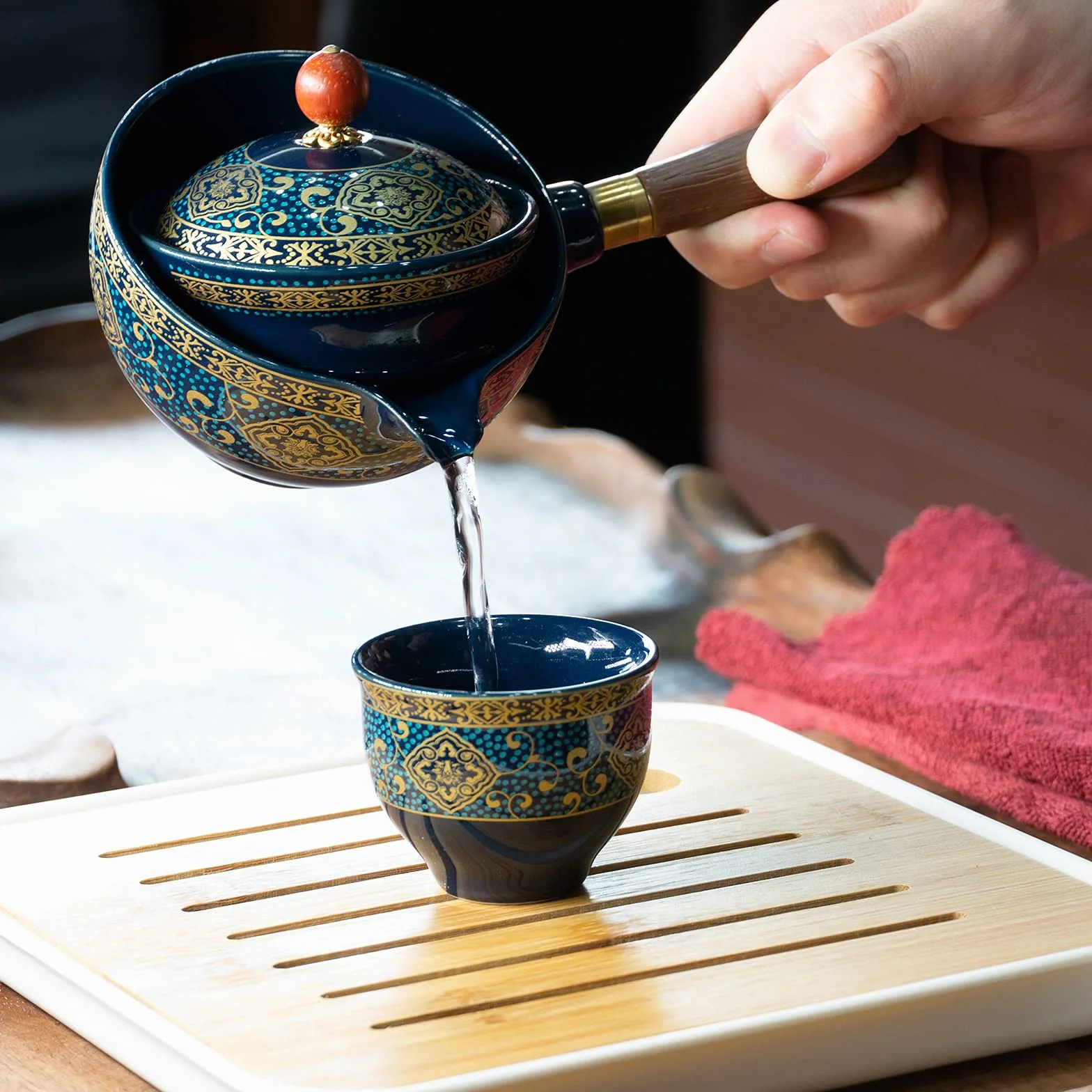 LURRIER Chinesisches Gongfu-Tee-Set, aus Porzellan, tragbares Teekannen-Set mit 360 Grad drehbarer Teebereiter und Teesieb, tragbare All-in-One-Geschenktüte für Reisen, Zuhause, Geschenk, Outdoor und