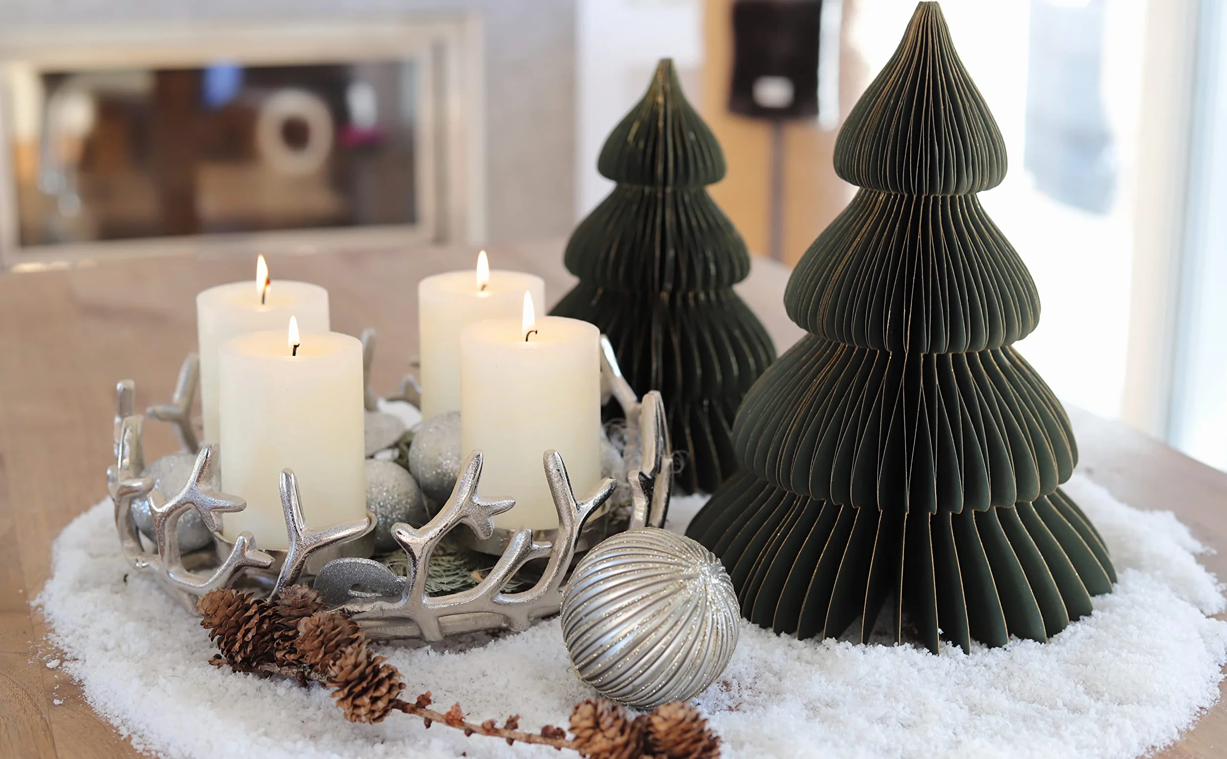 Brandsseller Adventskranz Silber Ø 28 cm – Stilvoller Kerzenhalter für 4 Kerzen - Moderner Weihnachtskranz aus Aluminium mit stilisierten Ästen, Elegante Tischdeko
