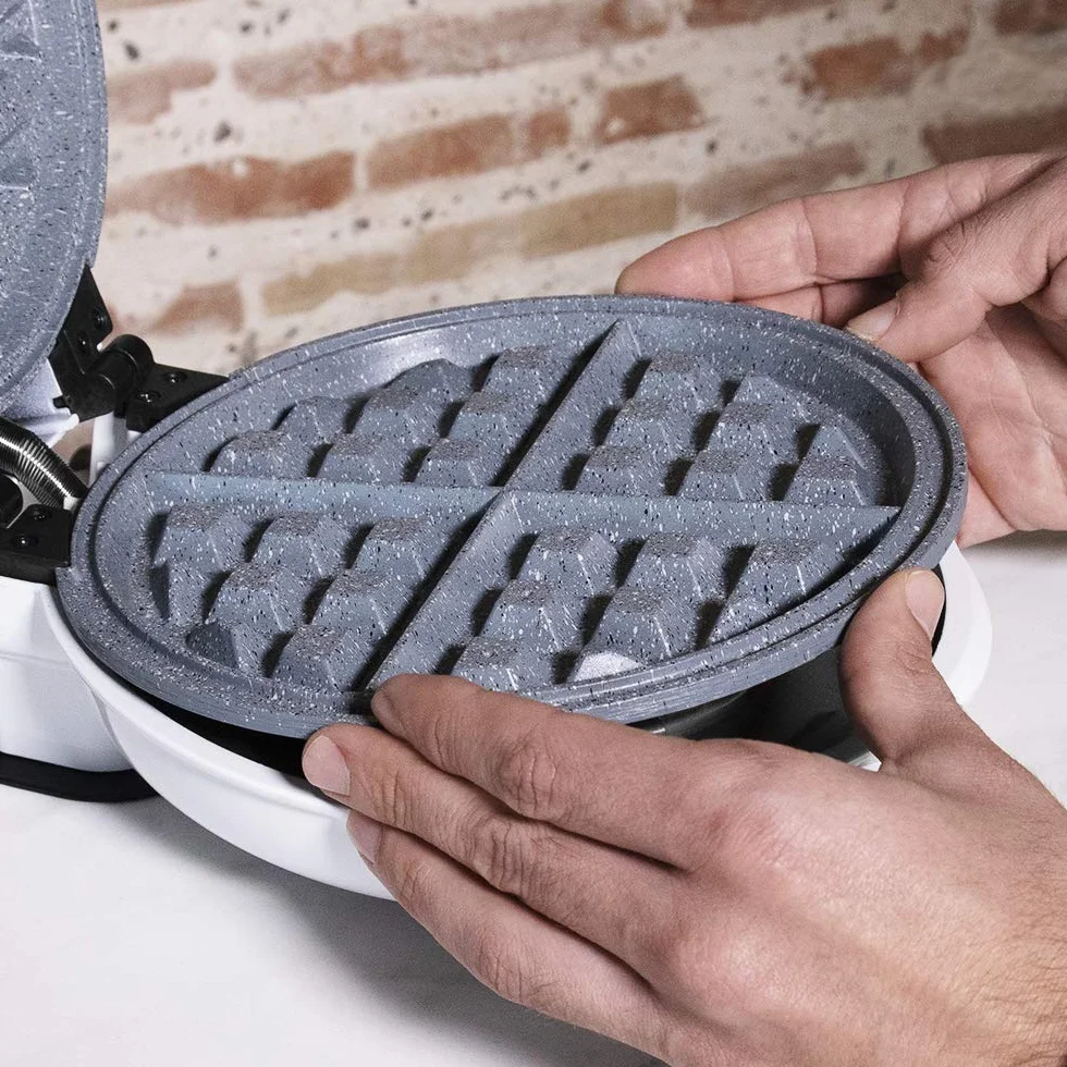 Cecotec Waffeleisen Fun Gofrestone.RockStone Antihaftbeschichtung, 3 austauschbare Platten (Waffeln, Saloons, Muffins) Spülmaschinenfest, 700 W.