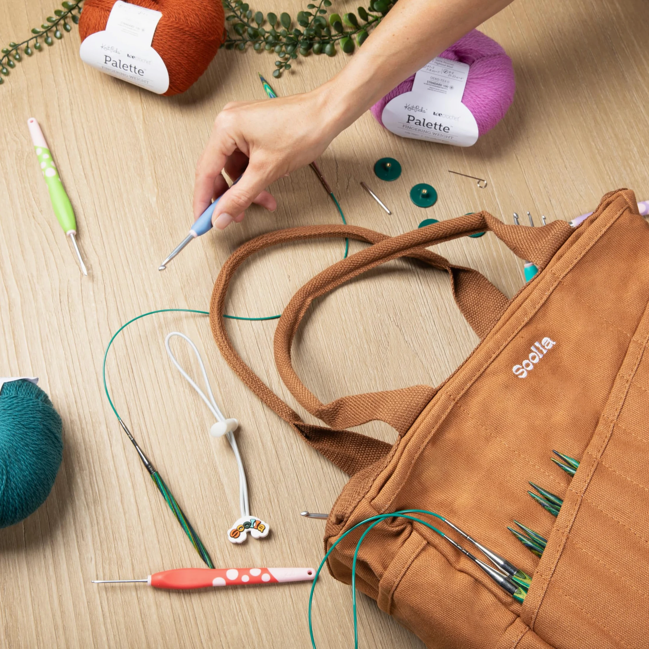 Soolla Studio Kunst-Organizer: Aufbewahrung für Töpferwerkzeuge, Waschbare Handarbeitstasche, Strick- und Häkelprojekttasche, 30 Taschen, 15+ Leinwandfarben, Künstlertasche für Erwachsene (Ganja-Grün)