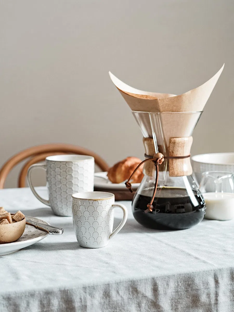 LE TAUCI Kaffeetassen Set, 473 ml, Keramiktassen Kaffeebecher, Prägetassen Große Tassen für Latte, heißen Tee, Cappuccino, 4 Stück, Arktisweiß