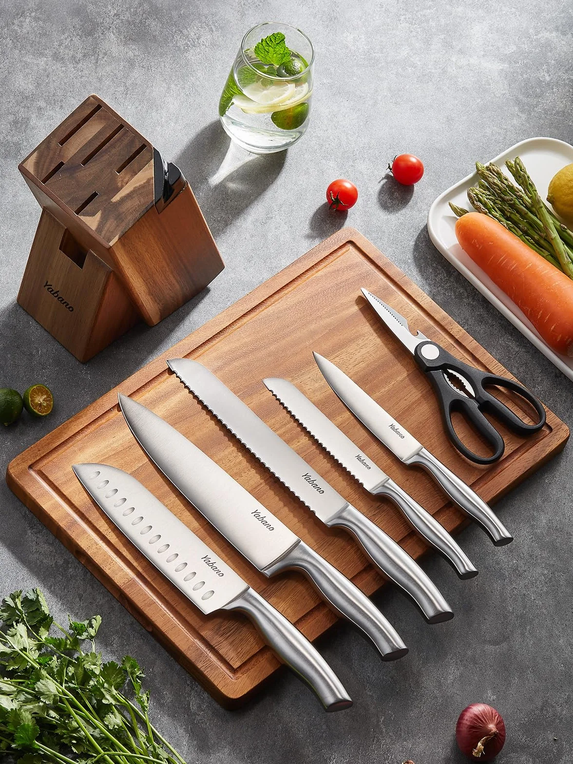 Messerblock Set, 7-teiliges Küchenmesserset aus Edelstahl mit integriertem Schärfer, Profi Küchenmesser Set mit Schere und Block, Scharfe Messer für Zuhause