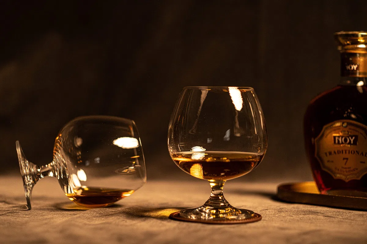 GLASSIQUE CADEAU Große 620 ml Brandy, Cognac und Armagnac Gläser | 2er Set | Kristall Spülmaschinenfest Cognacschwenker mit Kurzem Stiel | Cognacgläser Geschenkset