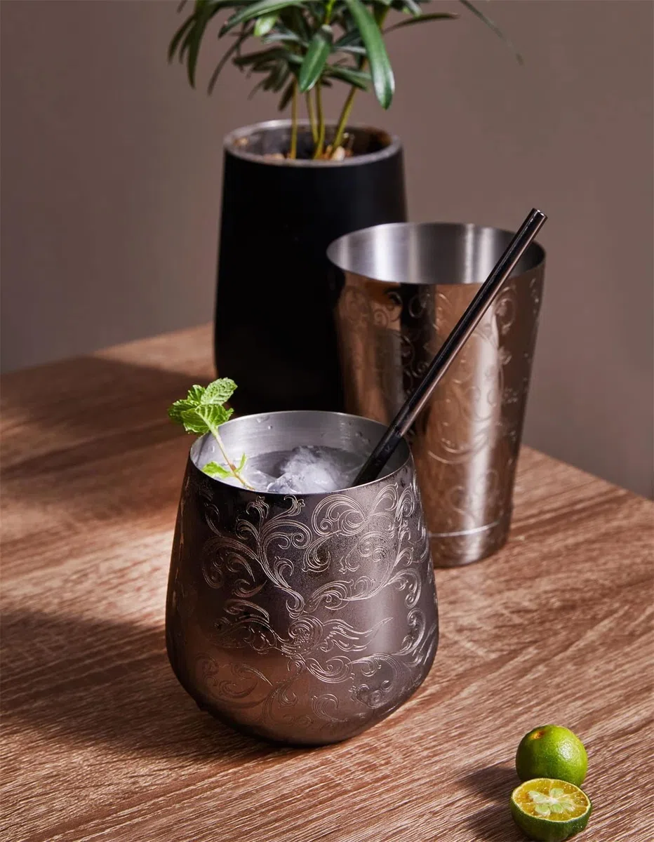 SKY FISH Stiellose Weingläser aus Edelstahl, Geätzte Edelstahl-Gläser, 4 Stück Gin Gläser, 500ml, Handwäsche, Schwarz